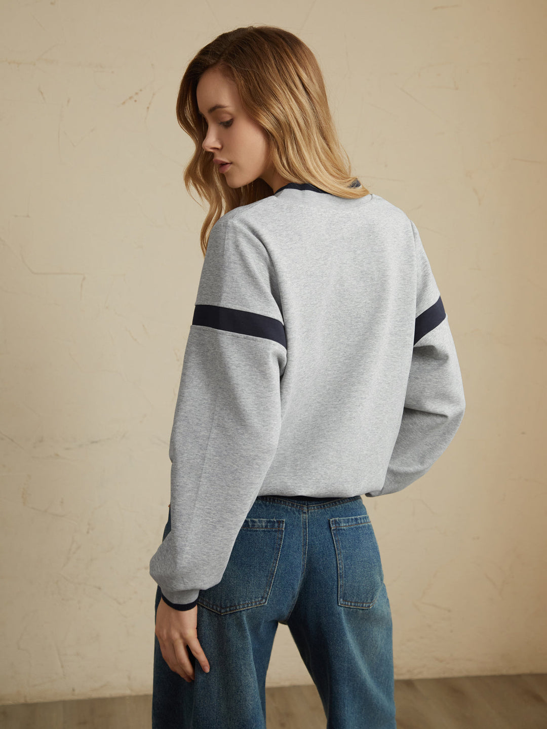 SCARLETT - Oversized Sweatshirt mit Kontrastbesatz